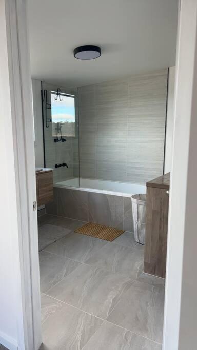 Great Lakes Wilderness Three Bedroom Home Miena Ngoại thất bức ảnh