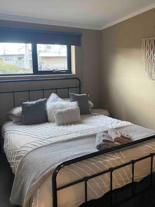 Great Lakes Wilderness Three Bedroom Home Miena Ngoại thất bức ảnh
